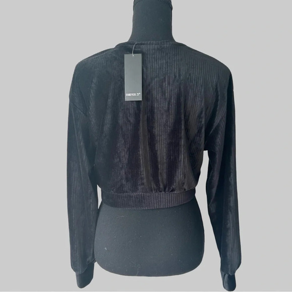 NWT Forever 21 Black Ribbed Velvet Cropped Top - Picture 3 of 14